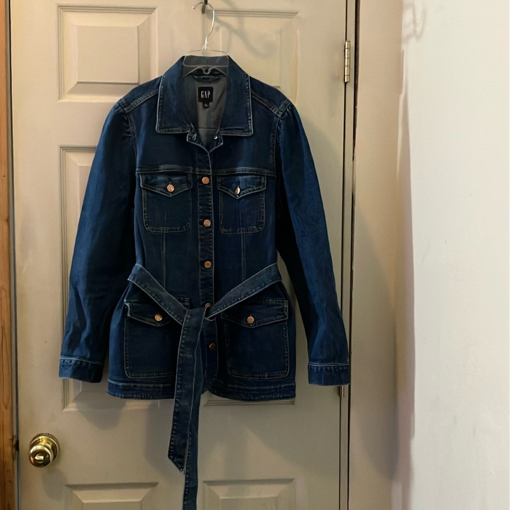 Women’s GAP belted denim jacket Size L